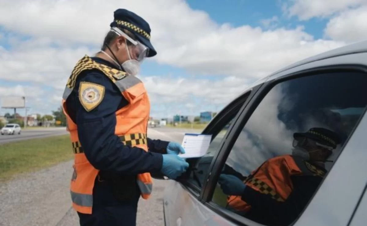 por que los policias tocan la luz trasera del auto cordoba ¿A qué se debe que los policías tocan la luz trasera del vehículo?