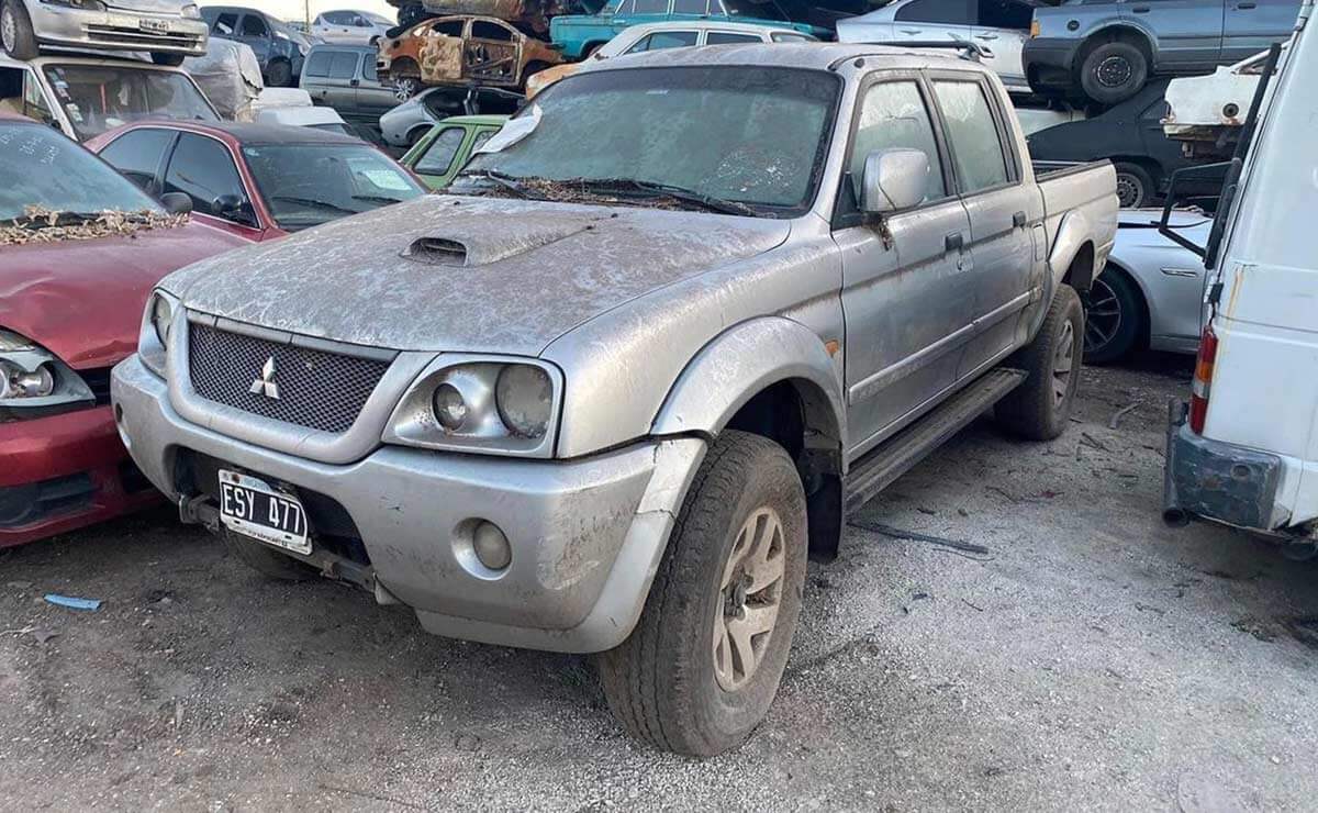 Mira estos vehículos abandonados en un depósito de Buenos Aires