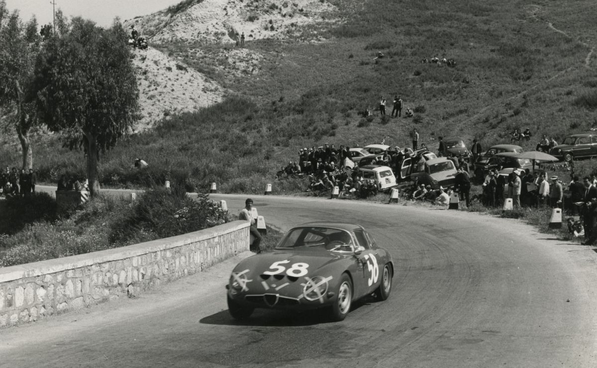 WhatsApp Image 2023 12 21 at 16.00.30 1 Celebración a lo grande: El mítico Alfa Romeo Giulia TZ cumple 60 años