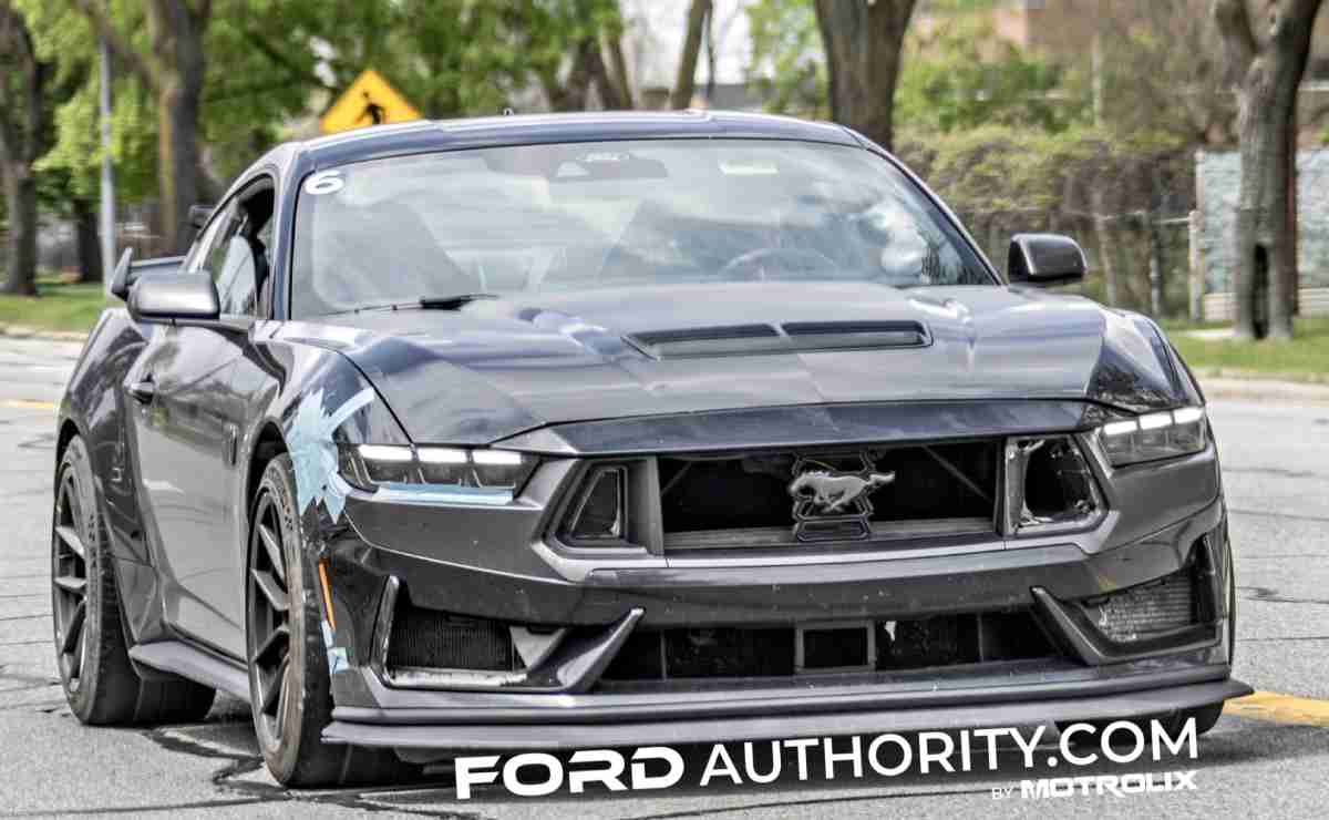 Ford Mustang Dark Horse Boss