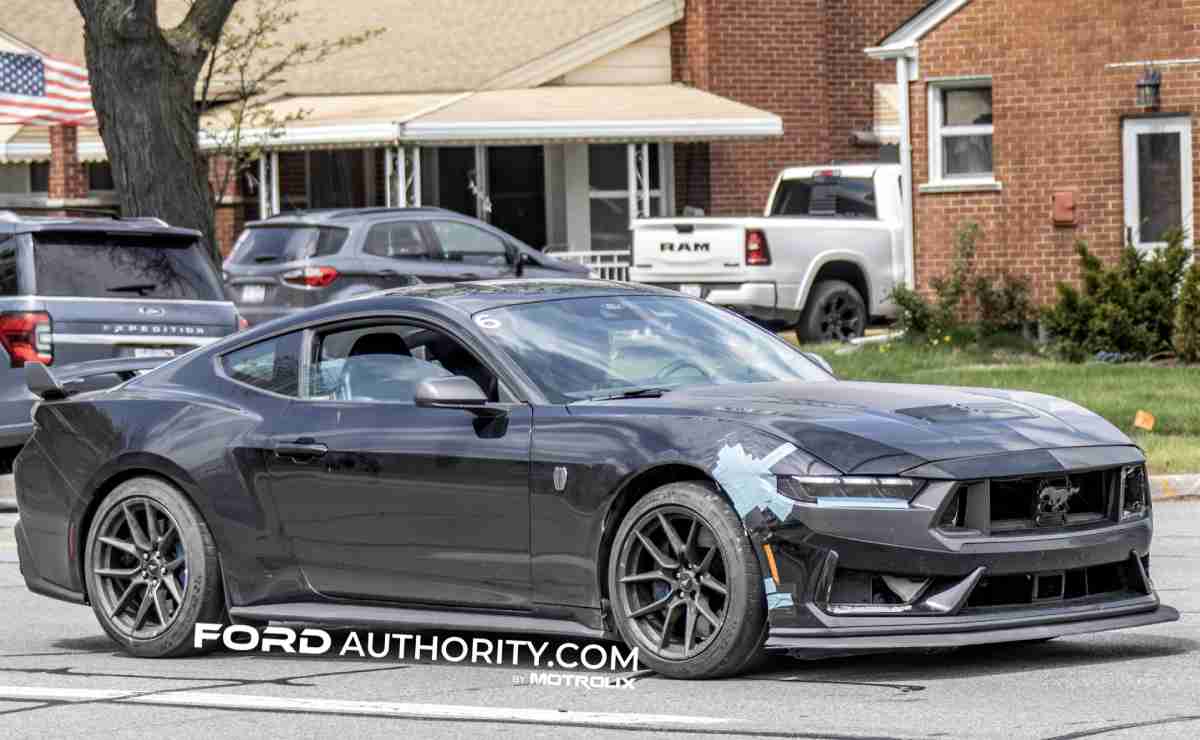 Ford Mustang Dark Horse Boss