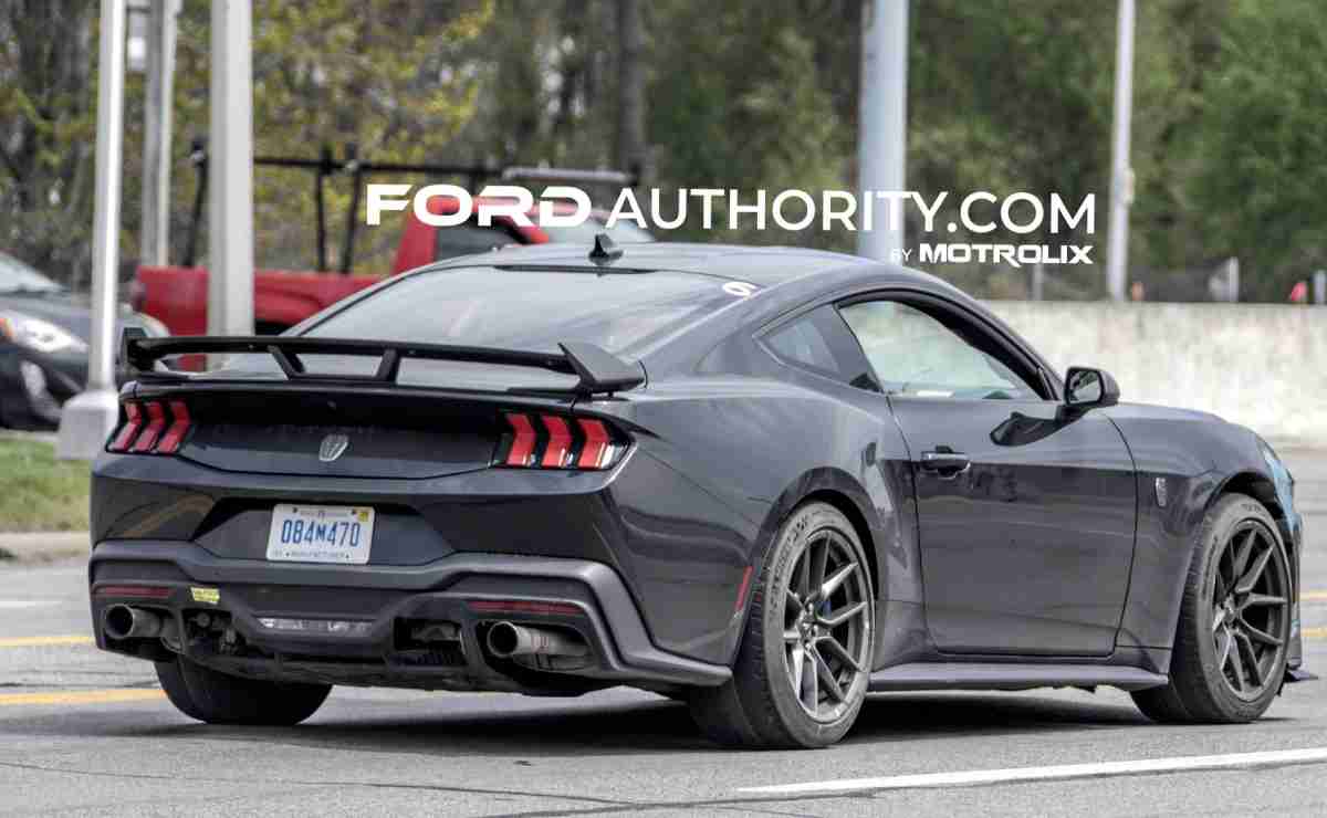 Ford Mustang Dark Horse Boss