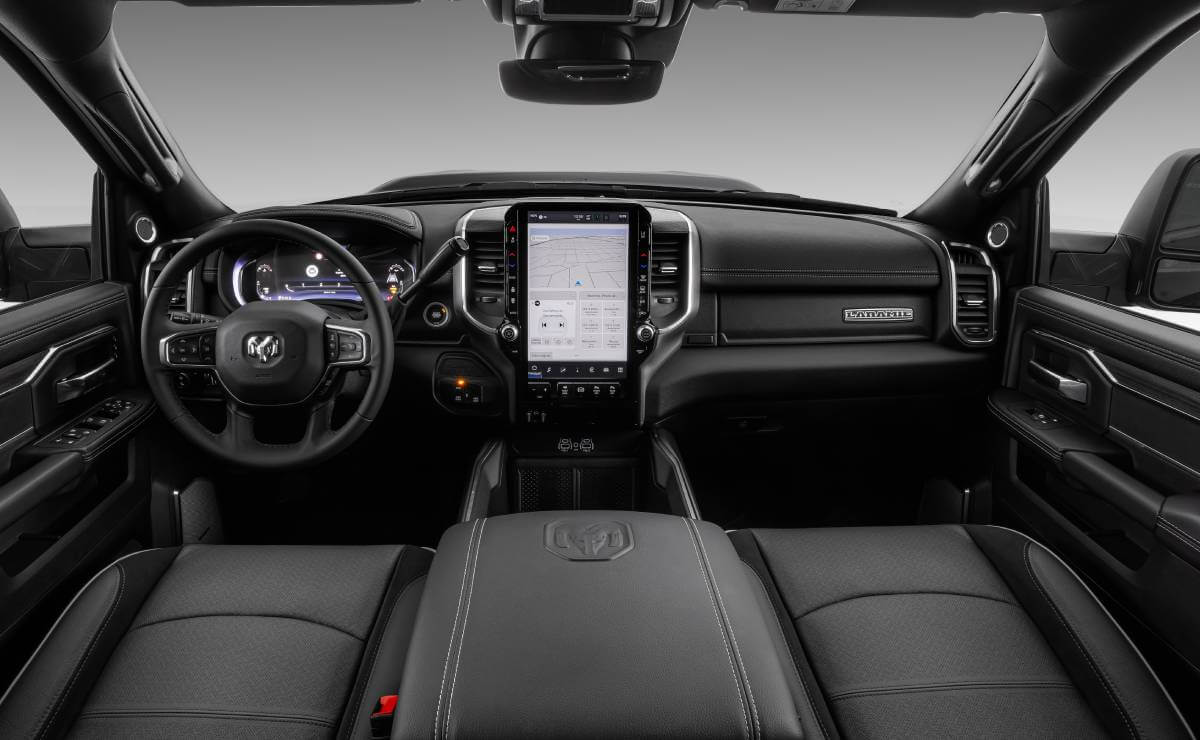 MDP 3500 Laramie Night Edition interior 3 RAM 3500: Una Nueva Era para las Pick Ups de Gran Potencia