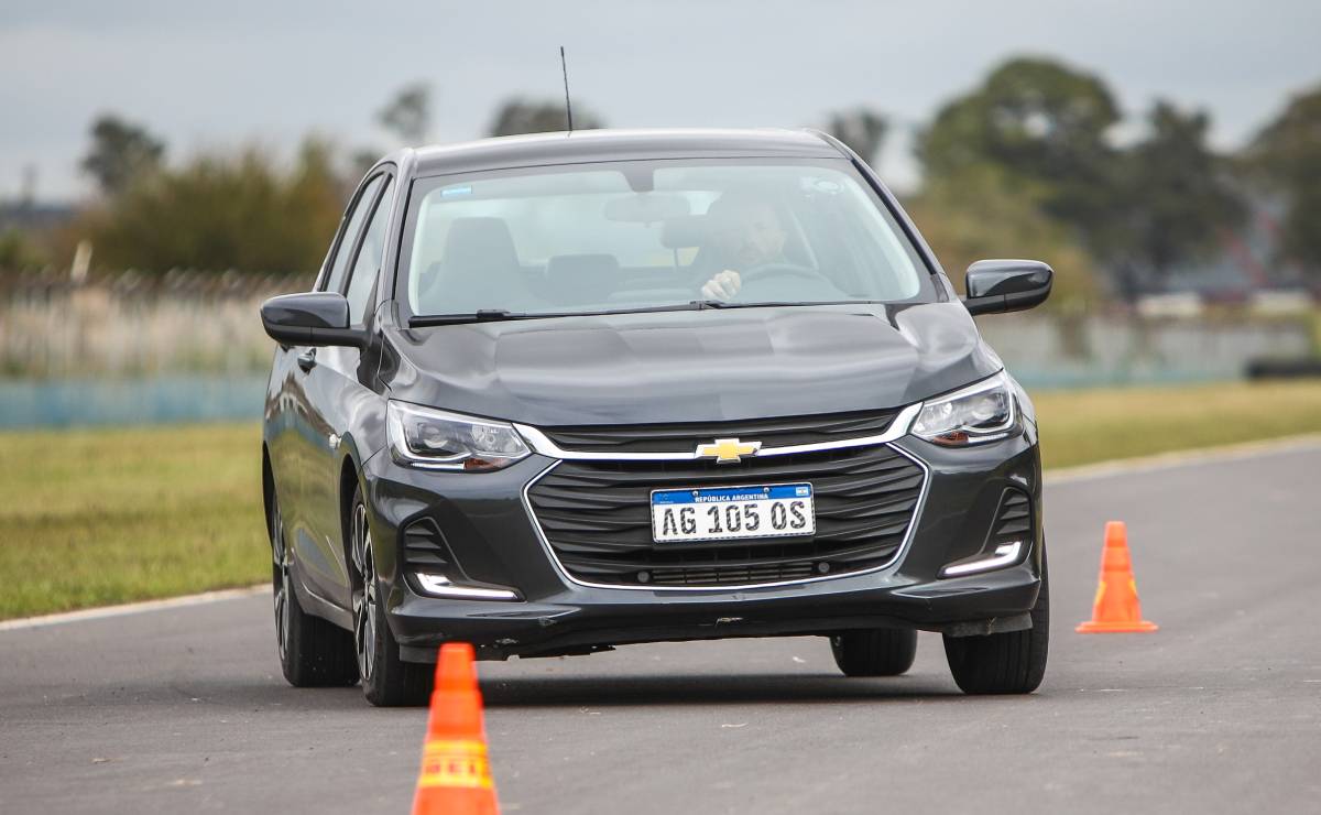 MDP Chevrolet Onix Guia de compra 1 Chevrolet Onix vs. Volkswagen Polo: ¿Cuál se lleva el protagonismo en el segmento B turbo?