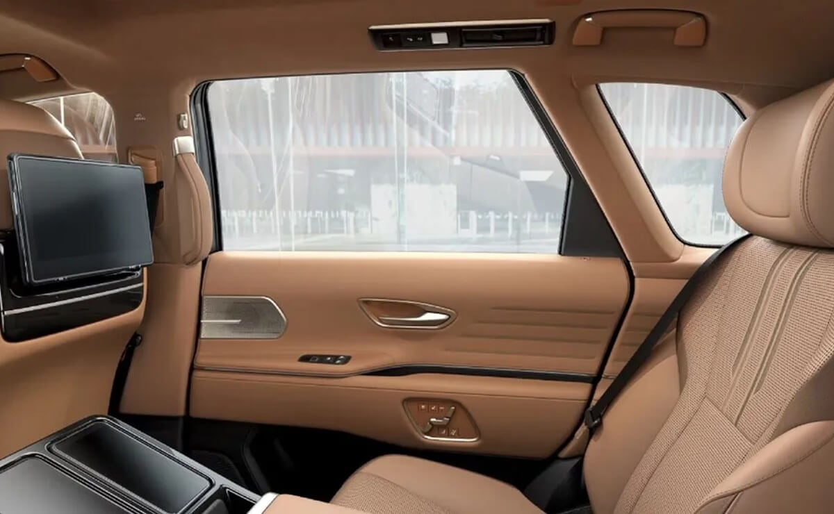 MDP Interior Toyota Century Toyota Century SUV: El Rival que Busca Destronar a Rolls-Royce