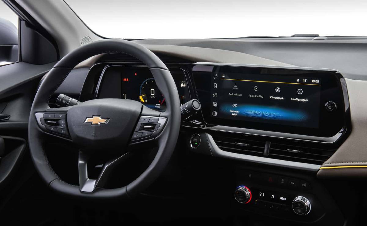 MDP Nueva Chevrolet Tracker interior Fiat Cronos vs. Chevrolet Onix Plus: ¿Cuál es el sedán más destacado del segmento B en Argentina?