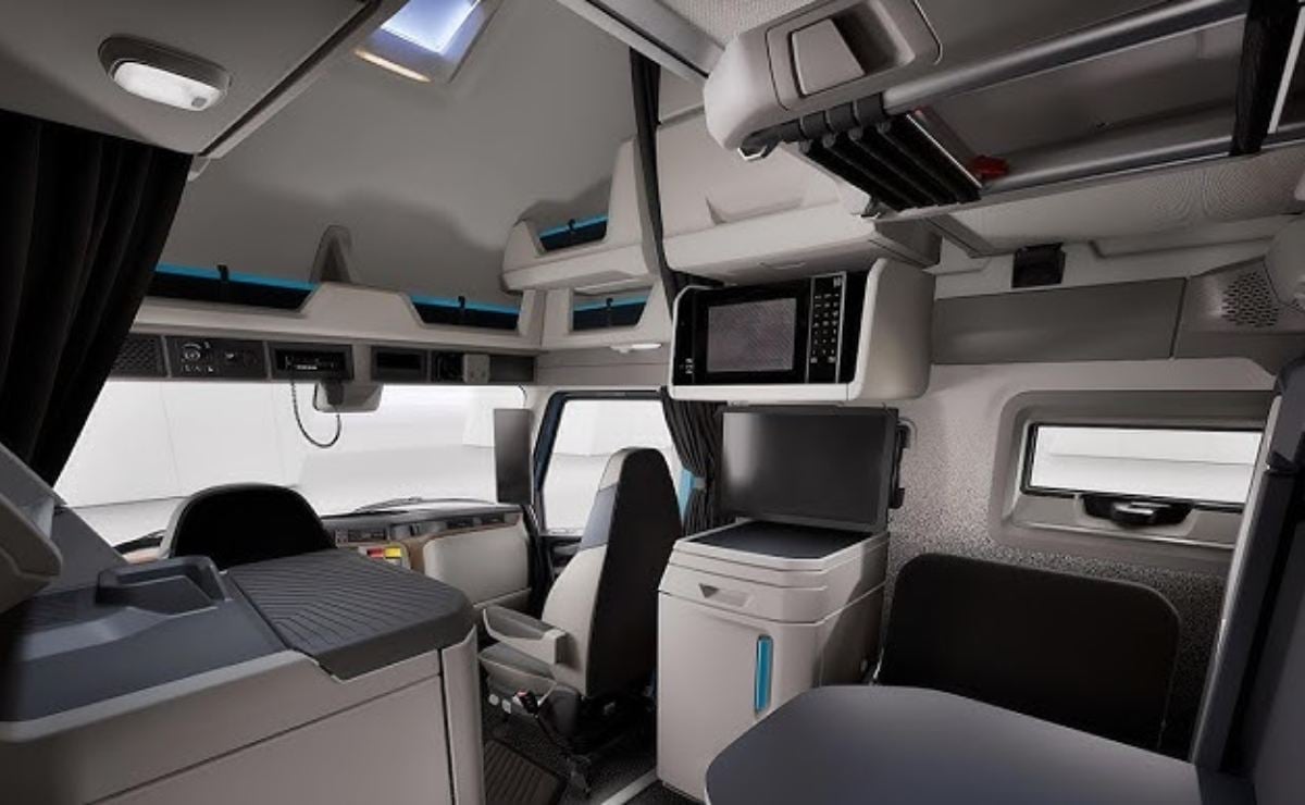 MDP interior volvo vnl Volvo VNL: El gigante del transporte que desafía las heladas de Alaska