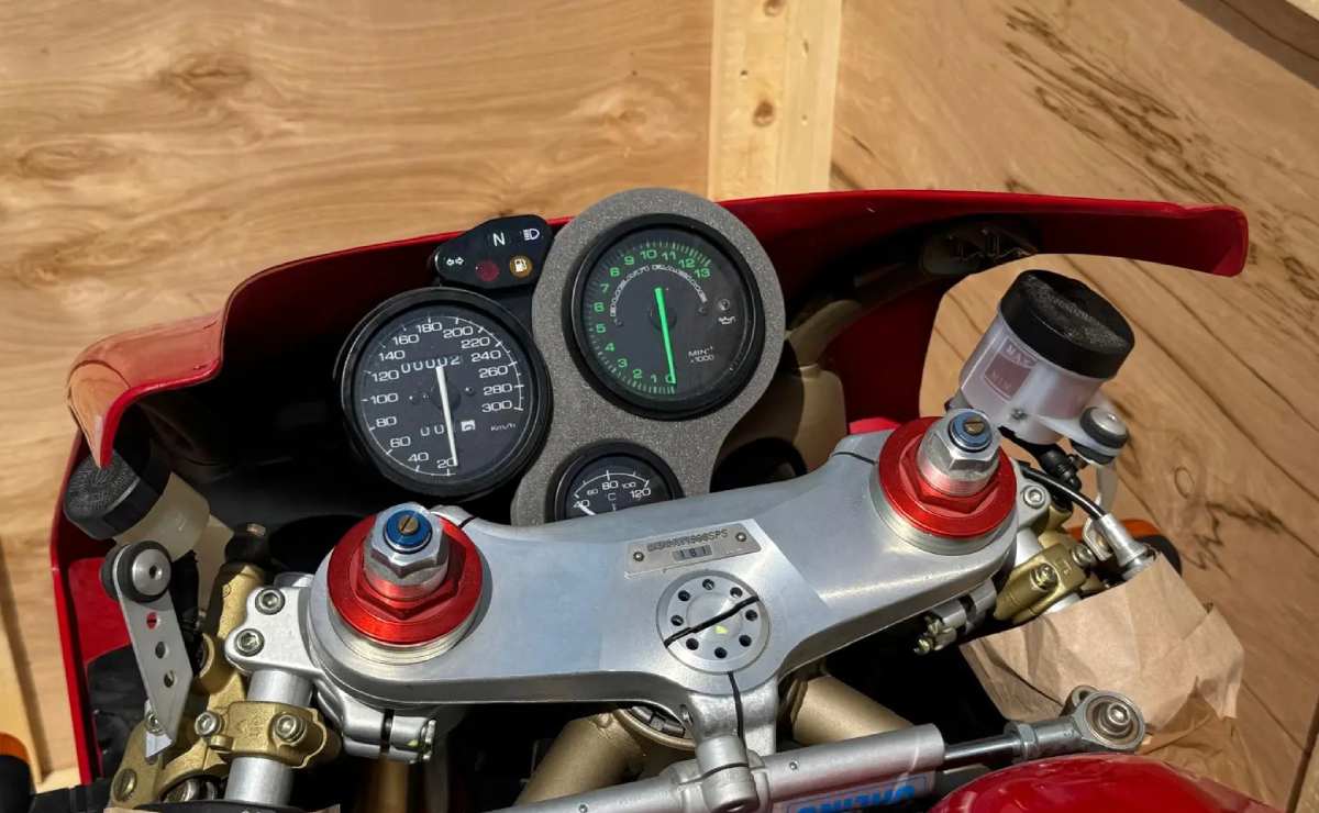 MDP moto ducati 996 sps 2 Ducati 996 SPS 1999: La Superbike Sellada en el Tiempo que Revoluciona el Mercado