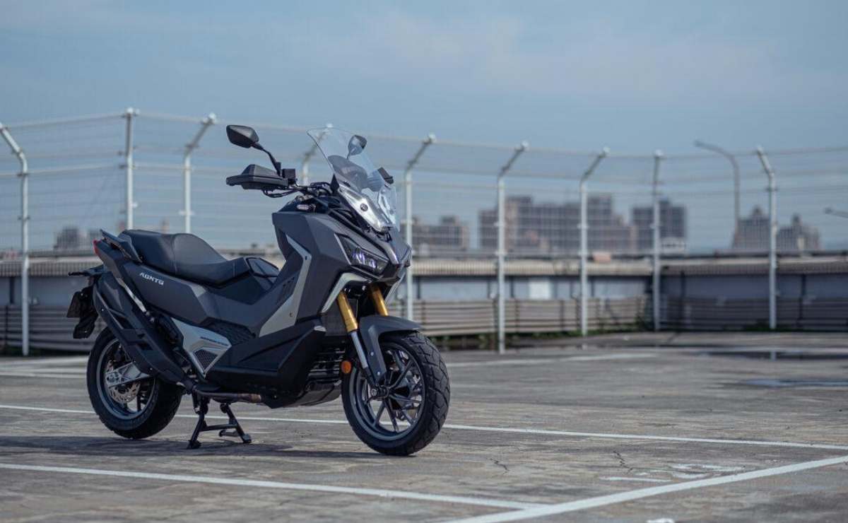 MDP moto sym adxtg 400 2 SYM ADXTG 400: La Revolución del Scooter Urbano con Alma de Aventurero