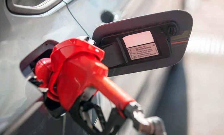 Las Pick-Ups que Dominarán el Asfalto Urbano: Potencia, Estilo y Presencia MDP surtidor cargando combustible Las Pick-Ups que Dominarán el Asfalto Urbano: Potencia, Estilo y Presencia