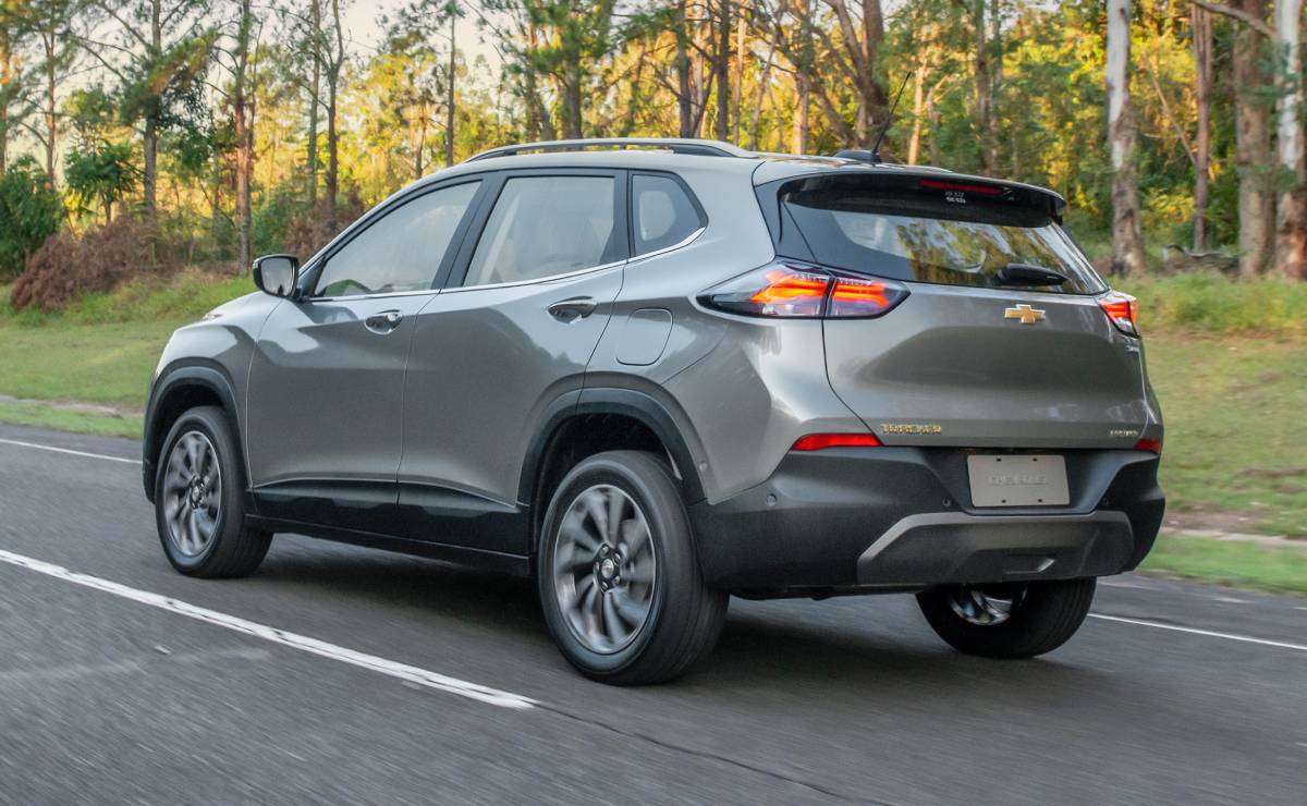 MDP Chevrolet Tracker accion trasera El Renacer de Chevrolet: Impulso Eléctrico y Renovación de su Gama 2025