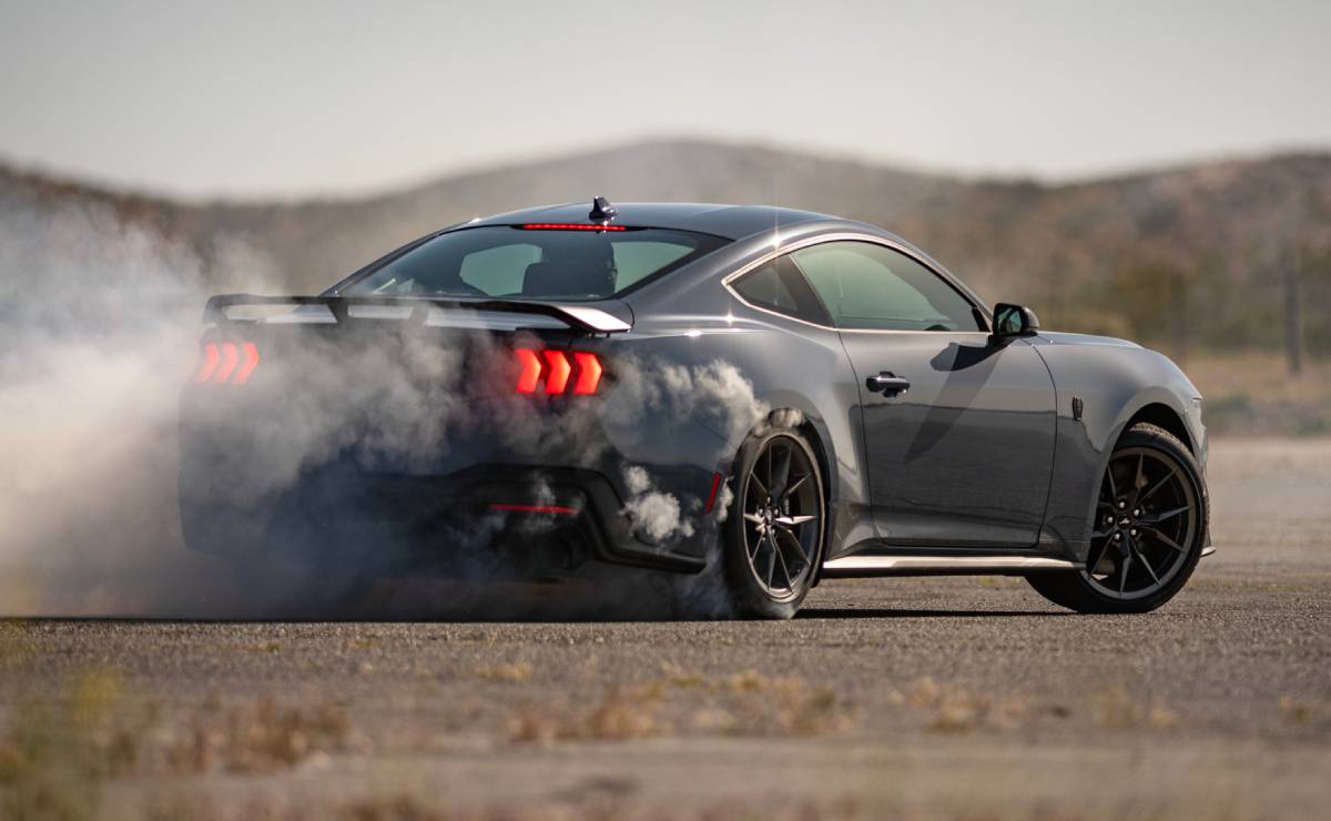 MDP Ford Mustang Dark Horse trasera accion Ford Mustang Dark Horse: ¿La Bestia del Asfalto Argentino?