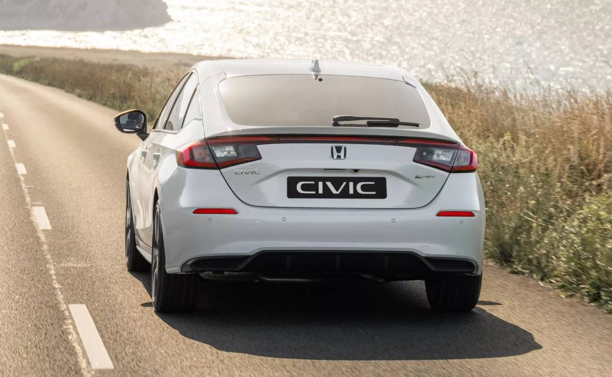 MDP Honda Civic 2026 trasera Honda Civic e:HEV 2026: La nueva evolución del éxito preferido de todos