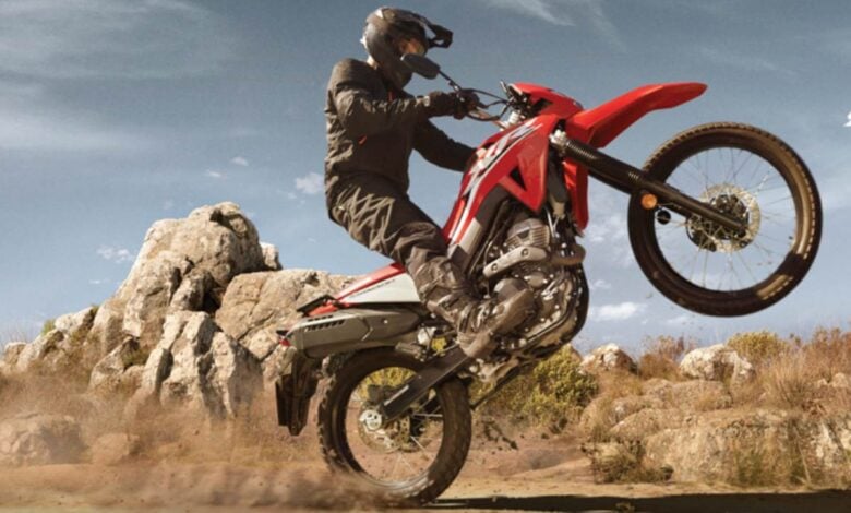 Las Motos Enduro Más Esperadas en Colombia para 2025: Libertad en Dos Ruedas MDP Honda tornado 300 Las Motos Enduro Más Esperadas en Colombia para 2025: Libertad en Dos Ruedas