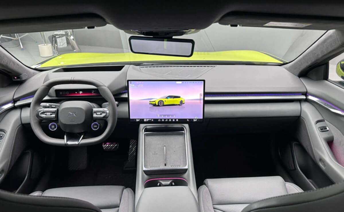 MDP P7 interior XPeng P7: La Nueva Era de los Sedanes Eléctricos