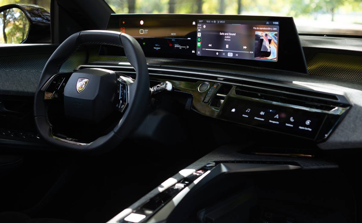 MDP Peugeot 3008 lanzamiento interior El Peugeot 3008 GT: ¿el SUV mediano que redefine el segmento?