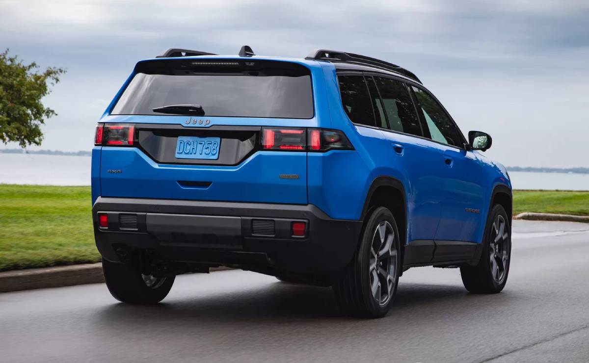 MDP SUV Jeep Cherokee 2026 accion trasera El Regreso del Jeep Cherokee: Un Avance Híbrido Esperado en el Mercado Norteamericano