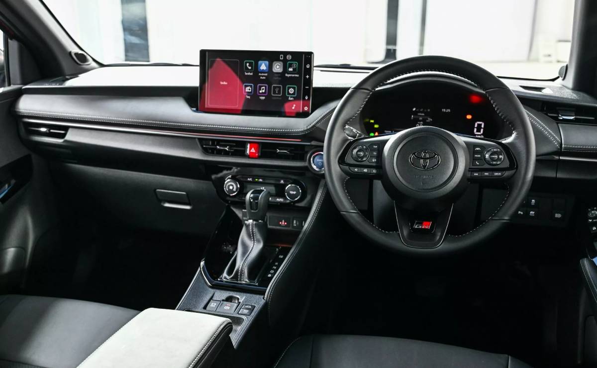 MDP Toyota Yaris Ativ HEV GR Sport interior El Nuevo Toyota Yaris Ativ HEV GR Sport: La Fusión Perfecta entre Deportividad y Eficiencia