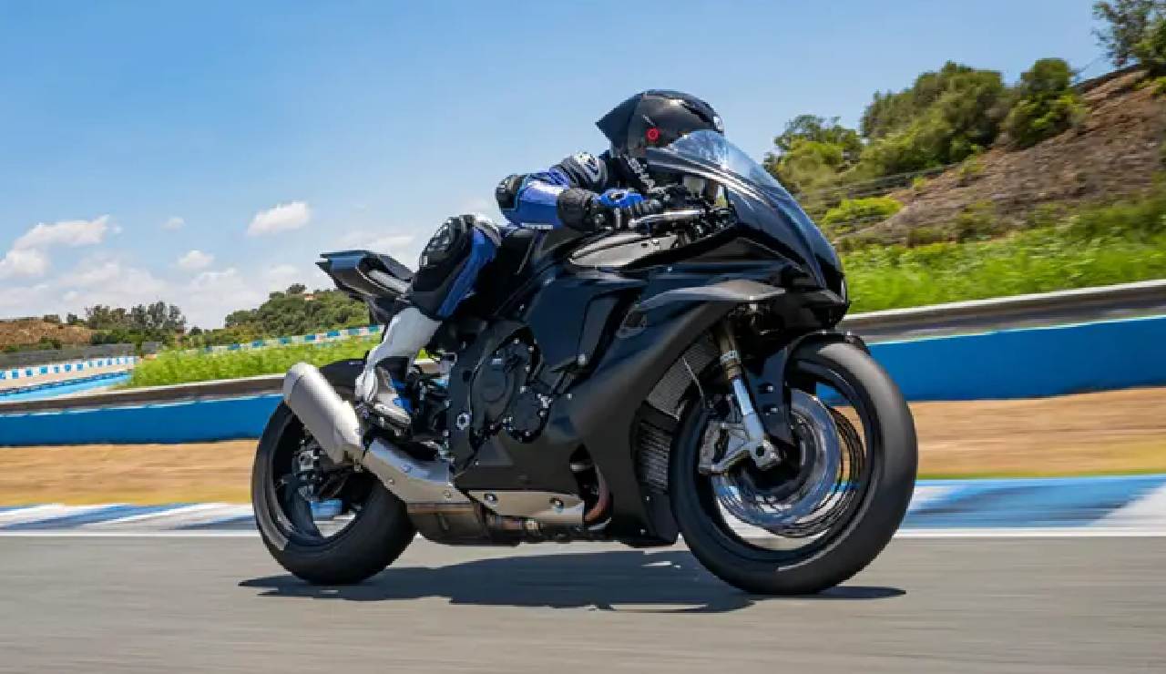 MDP Yamaha R1 Race lado derecho en marcha ¿Volverá la Yamaha R1 a las calles? Una nueva tecnología podría hacerla regresar