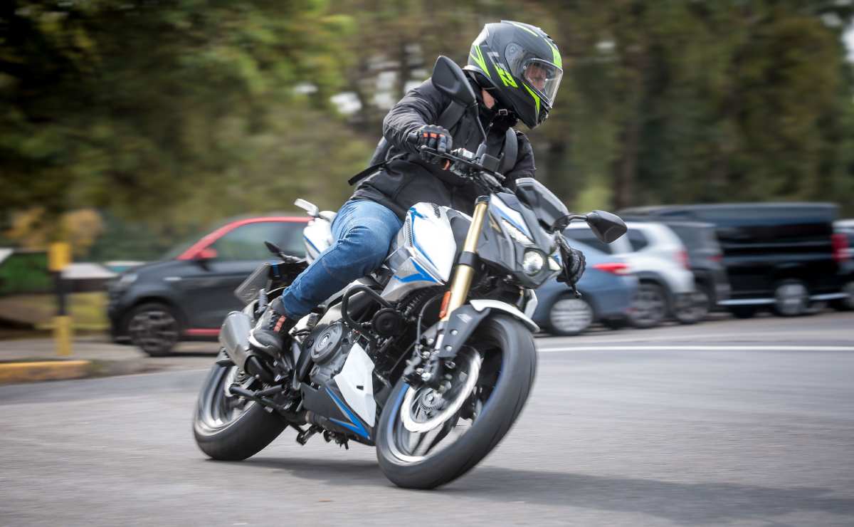 MDP bajaj rouser n250 ug test ride prueba Bajaj Rouser: La Renovada Naked que Conquista el Asfalto Argentino