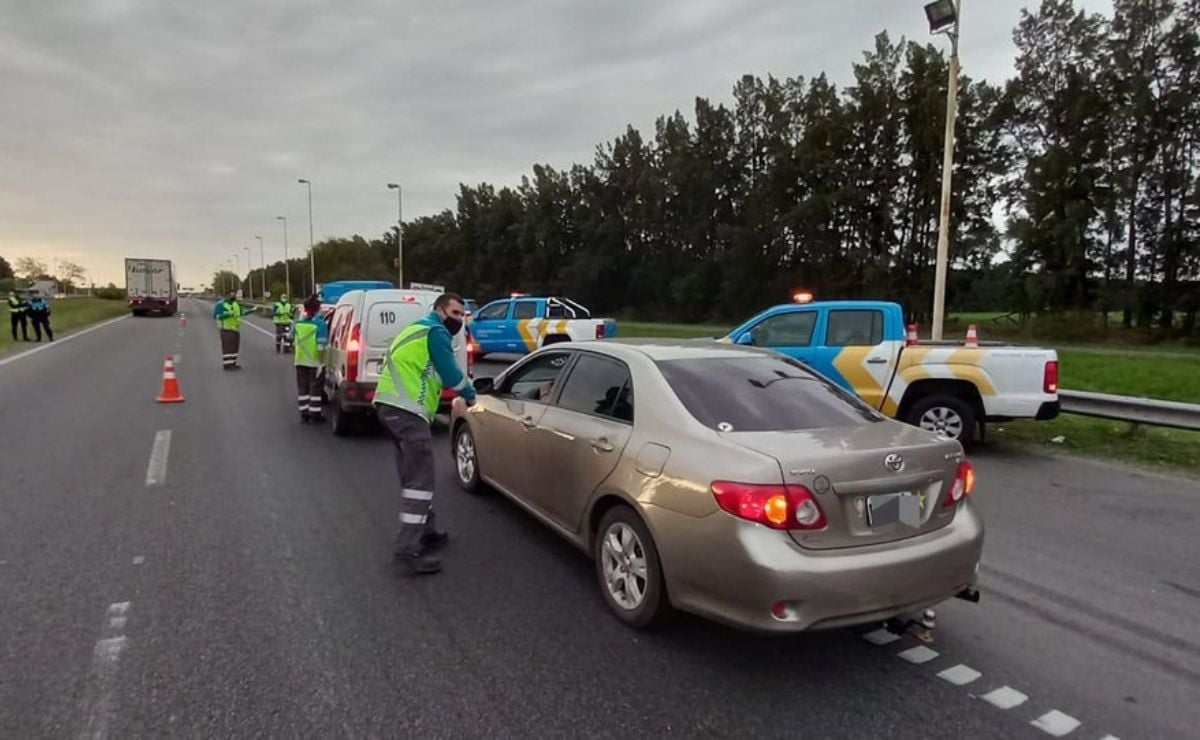 MDP por que los policias tocan la luz trasera del auto 4 ¿Cómo asegurar que tu próximo auto usado no tenga sorpresas legales?