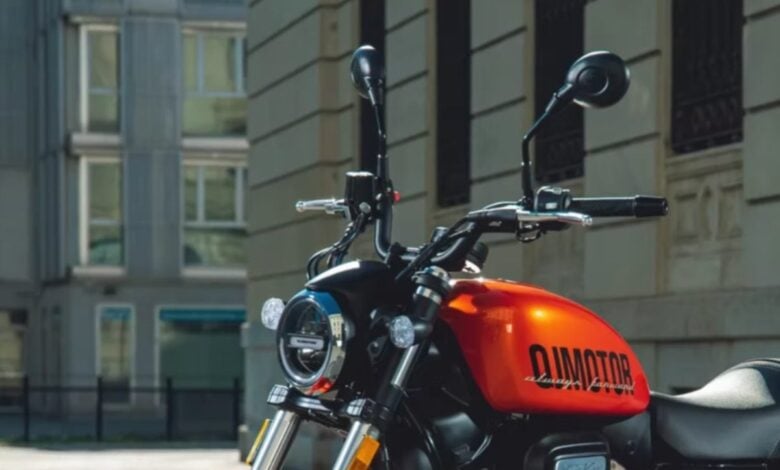 MDP qjmotor lanzamiento moto srv300 QJMotor SRV 300: La Nueva Contendiente en el Mundo Neo-Retro