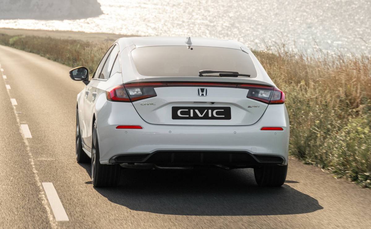 MDP Honda Civic 2026 trasera 1 Honda Civic e:HEV 2026: La Evolución del Clásico que Mantiene su Esencia