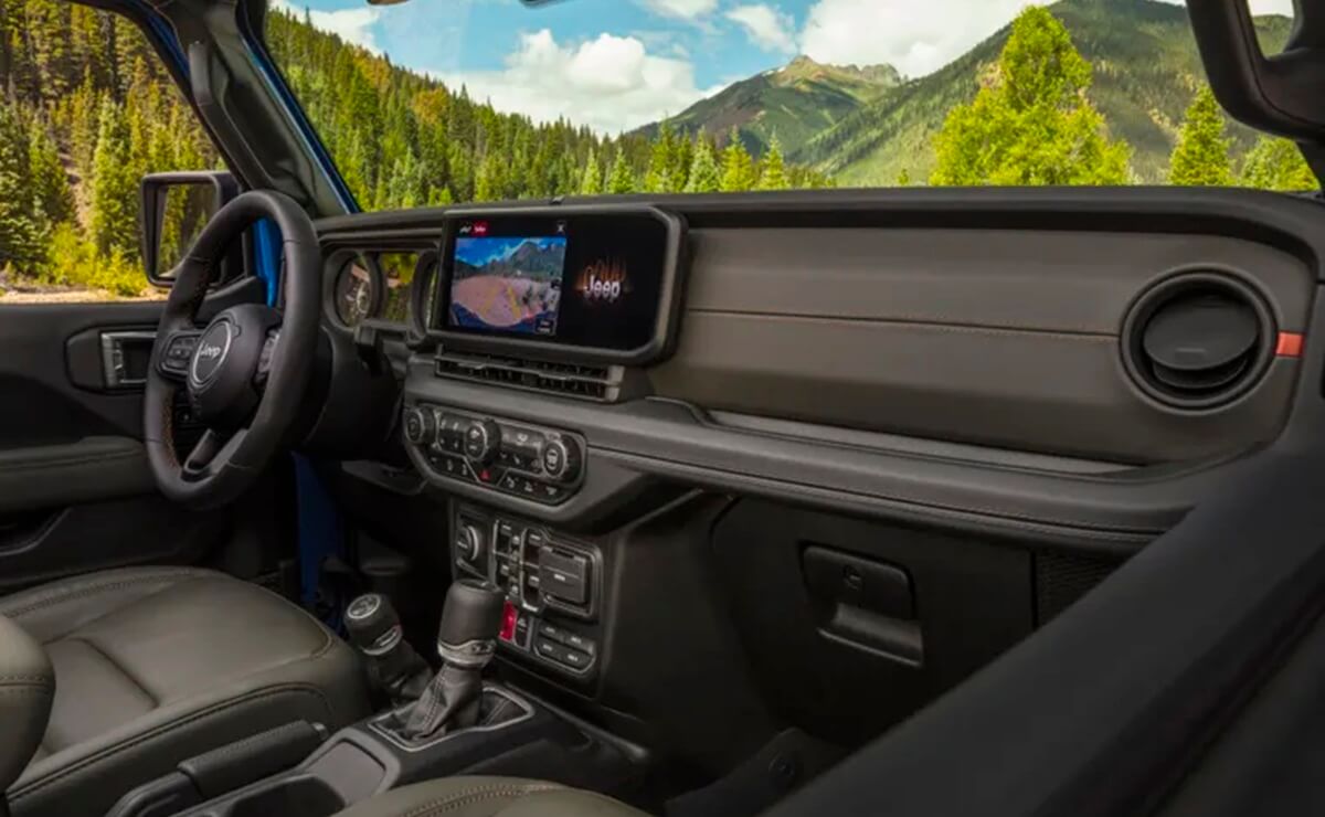 MDP Interior Jeep Gladiator Jeep Gladiator Baja de Precio: ¿La Nueva Amenaza de las Pick Ups Medianas?