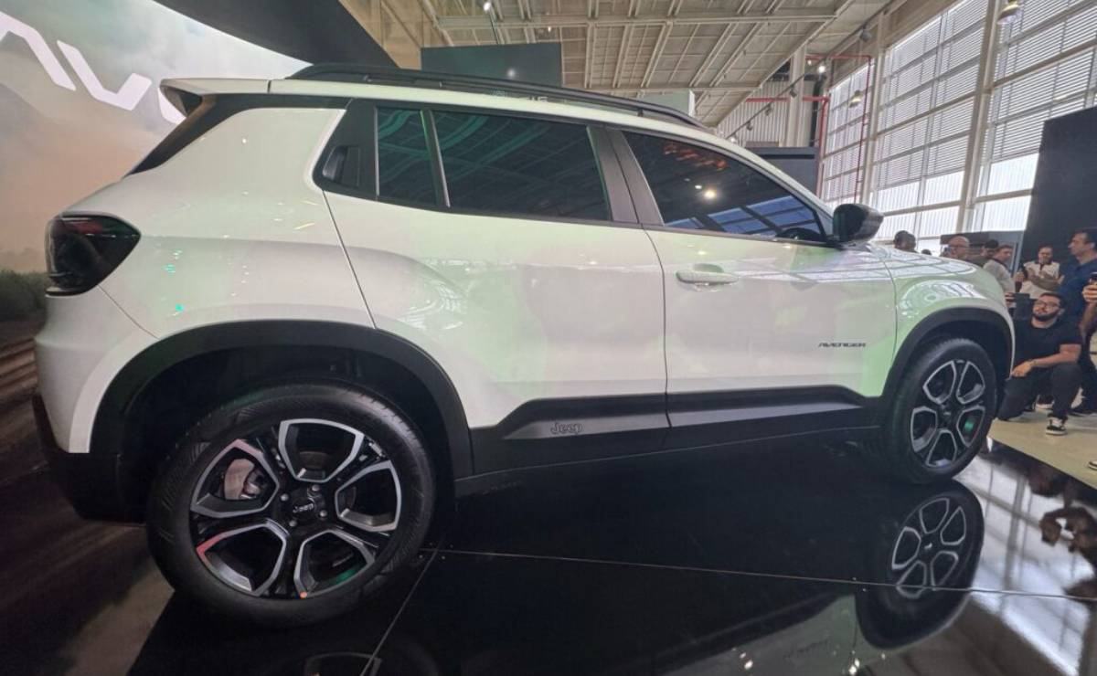 MDP Jeep Avenger perfil 1 El Jeep Avenger Arriba a América Latina: Un Vistazo a su Producción y Características