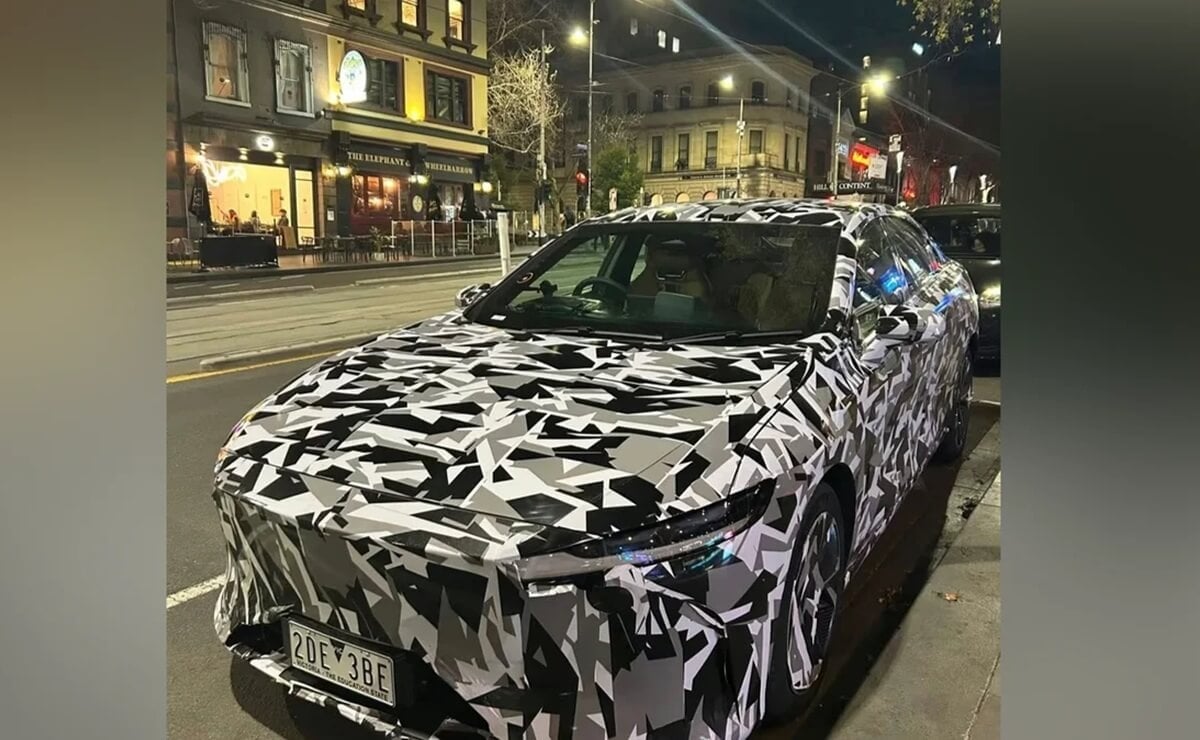 MDP Mazda 6e camuflado Mazda 6e: El Futuro de los Sedanes se Reinventa para Desafiar a los SUVs