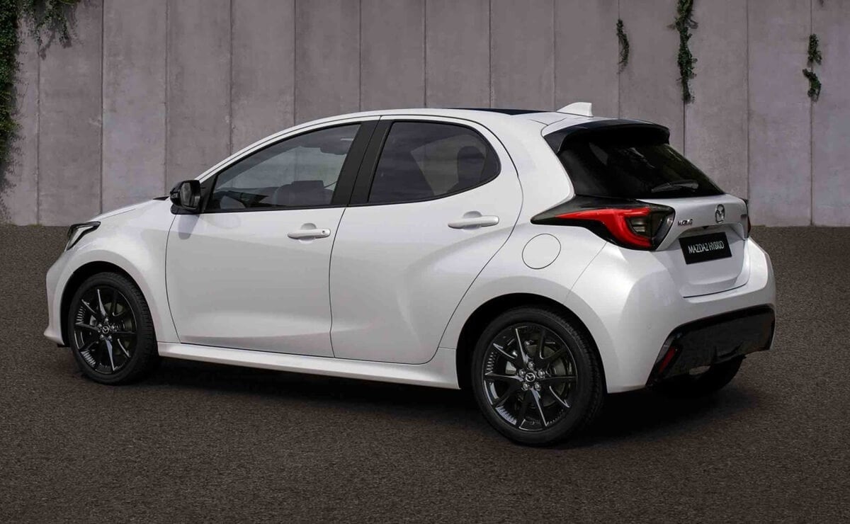 MDP Mazda2 Hybrid parte trasera Mazda2 Hybrid: La Alianza que Revitaliza el Segmento de Hatchbacks Compactos