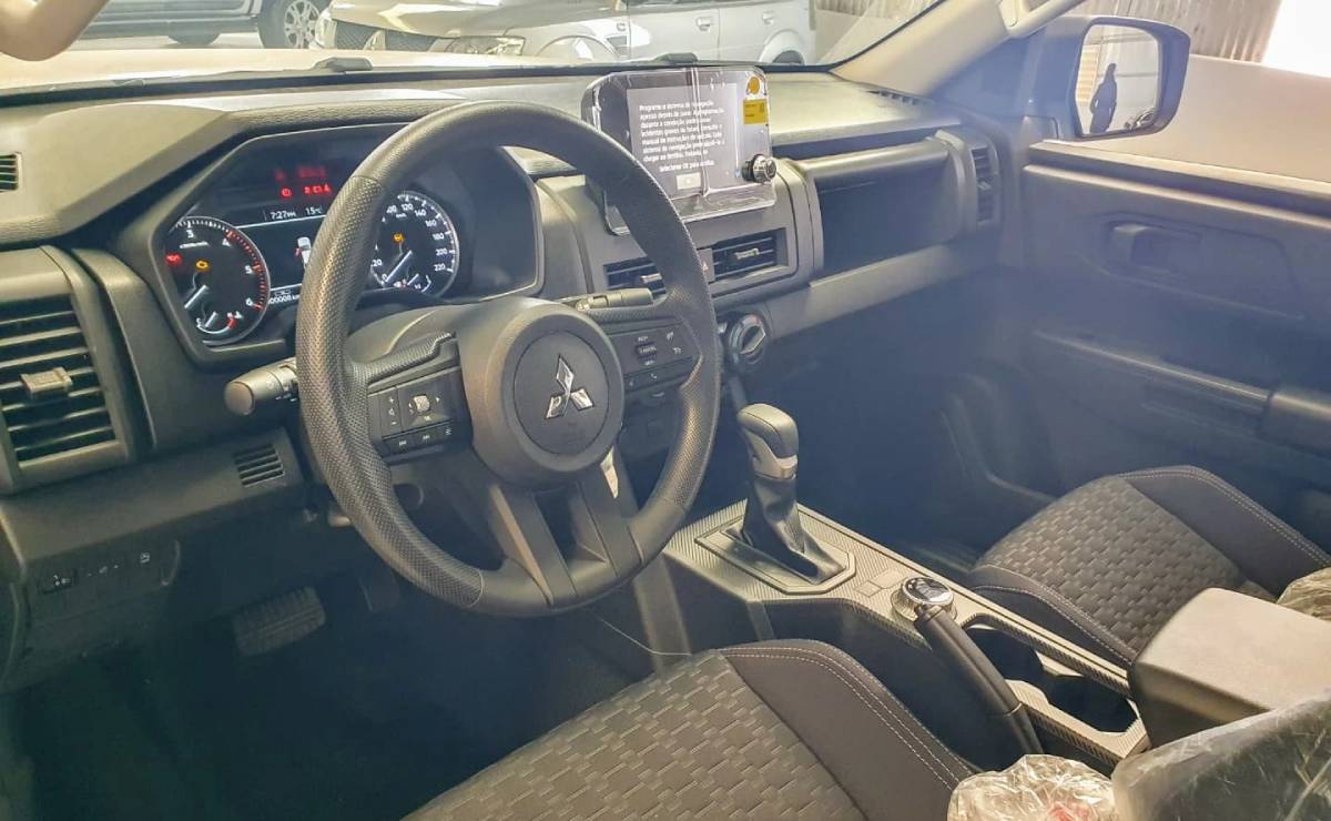 MDP Pick up Mitsubishi Triton GL interior Mitsubishi Triton: La Nueva Generación de Pick-Ups Que Revoluciona el Mercado Brasileño