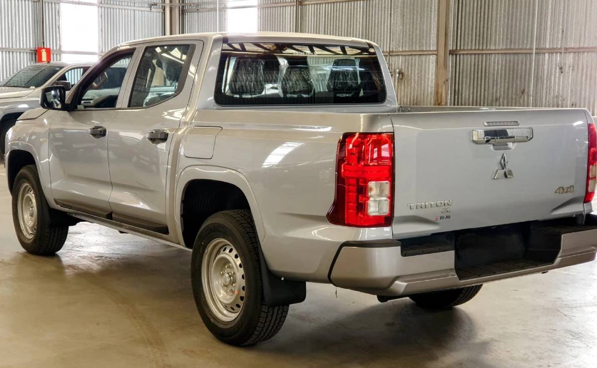 MDP Pick up Mitsubishi Triton GL trasera Mitsubishi Triton: La Nueva Generación de Pick-Ups Que Revoluciona el Mercado Brasileño