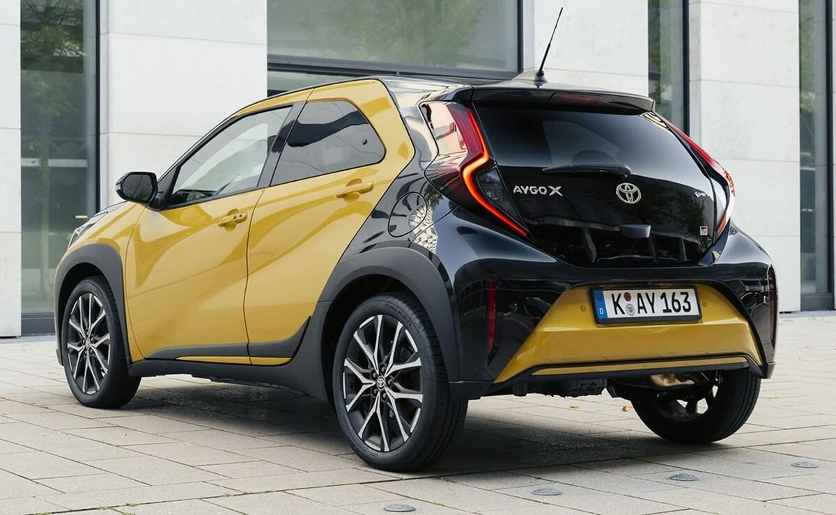 MDP Toyota Aygo X Cross Hybrid perfil Toyota Aygo X Cross Hybrid: La Revolución del SUV Urbano Más Esperada