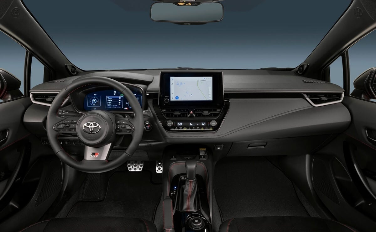MDP Toyota GR Corolla interior Toyota GR Corolla: La nueva referencia en el segmento de los deportivos compactos