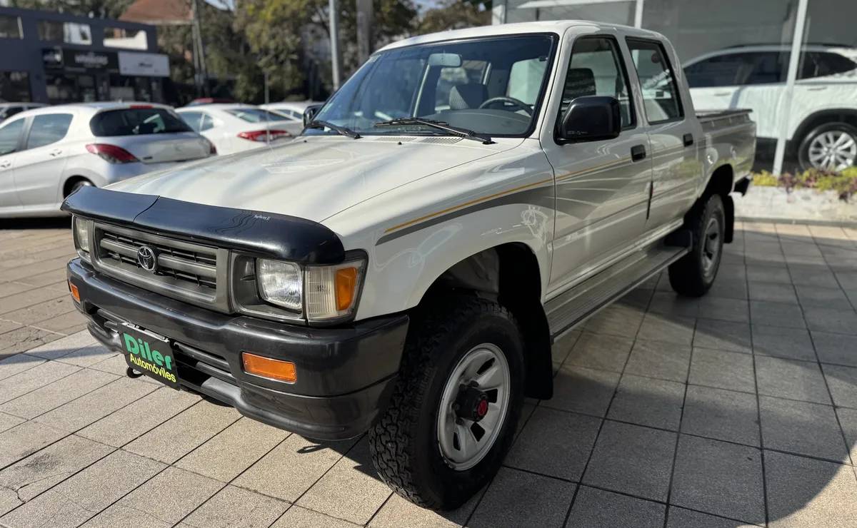 MDP Toyota Hilux 2001 frente Toyota Hilux: El Testamento de una Confiabilidad Sin Límites