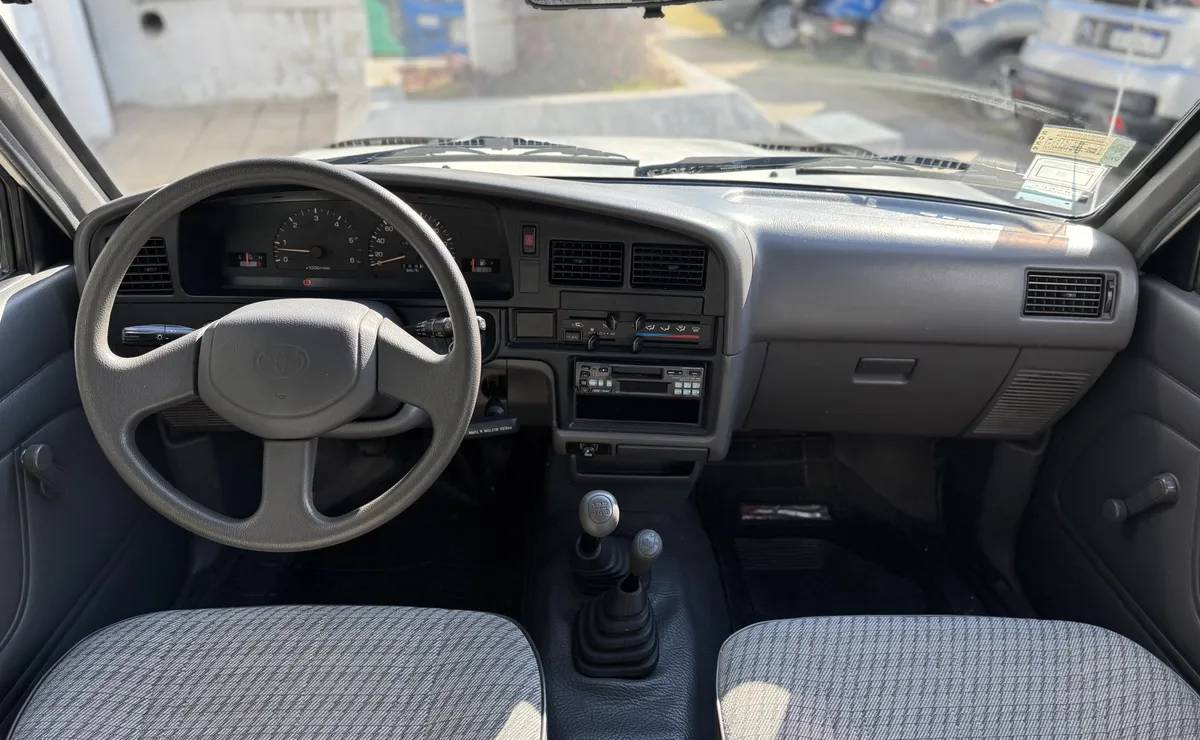 MDP Toyota Hilux 2001 interior Toyota Hilux: El Testamento de una Confiabilidad Sin Límites
