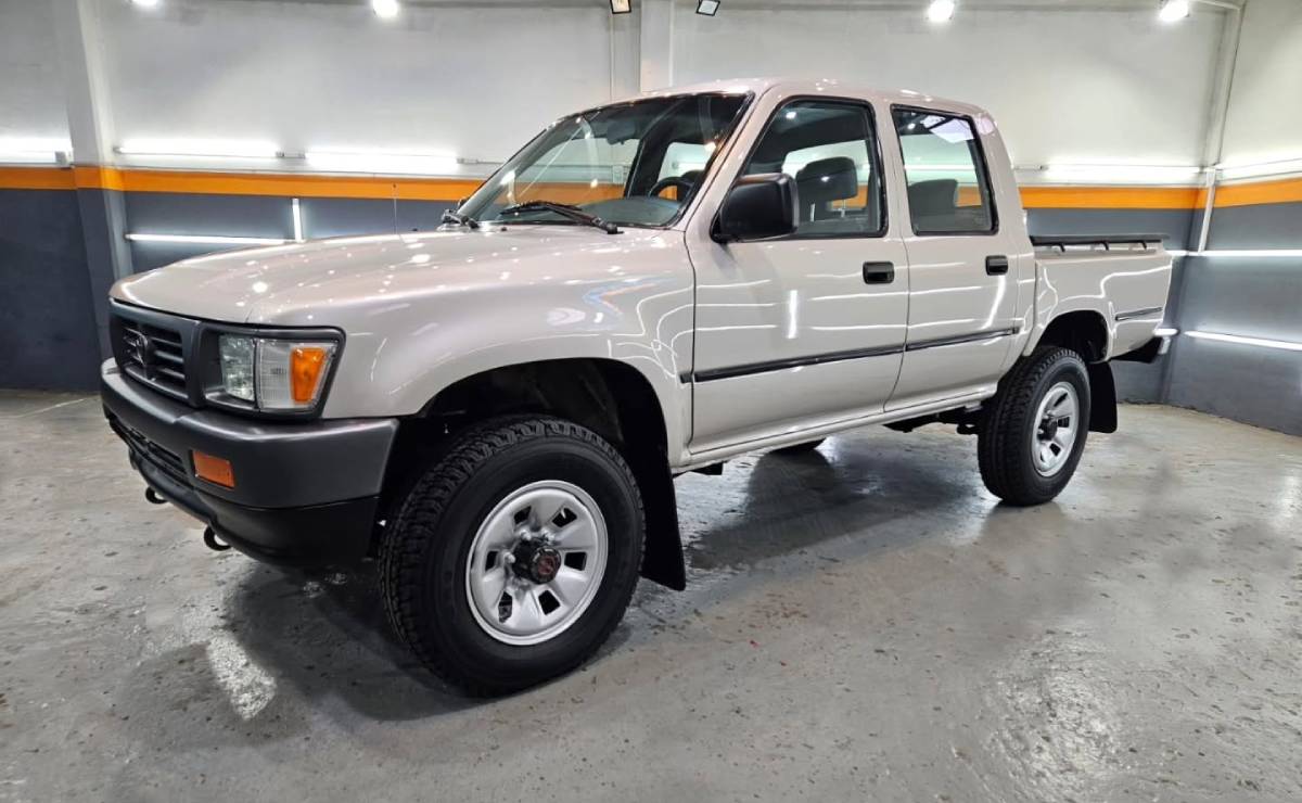 MDP Toyota Hilux DLX frente 1 La Toyota Hilux Revive: Transformación Integral de una Leyenda