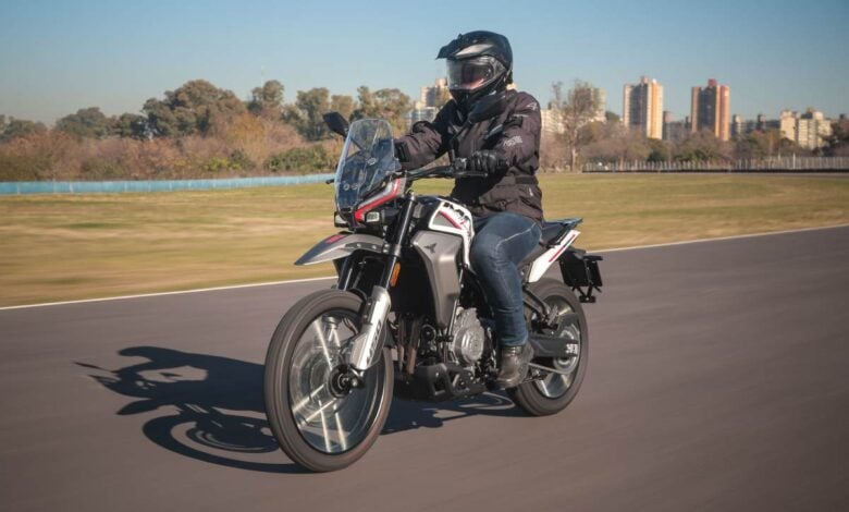 MDP guia de compras moto morini alltrhike 450 3 Moto Morini Alltrhike 450: La Trail Esperada que Redefine el Off-Road de Media Cilindrada