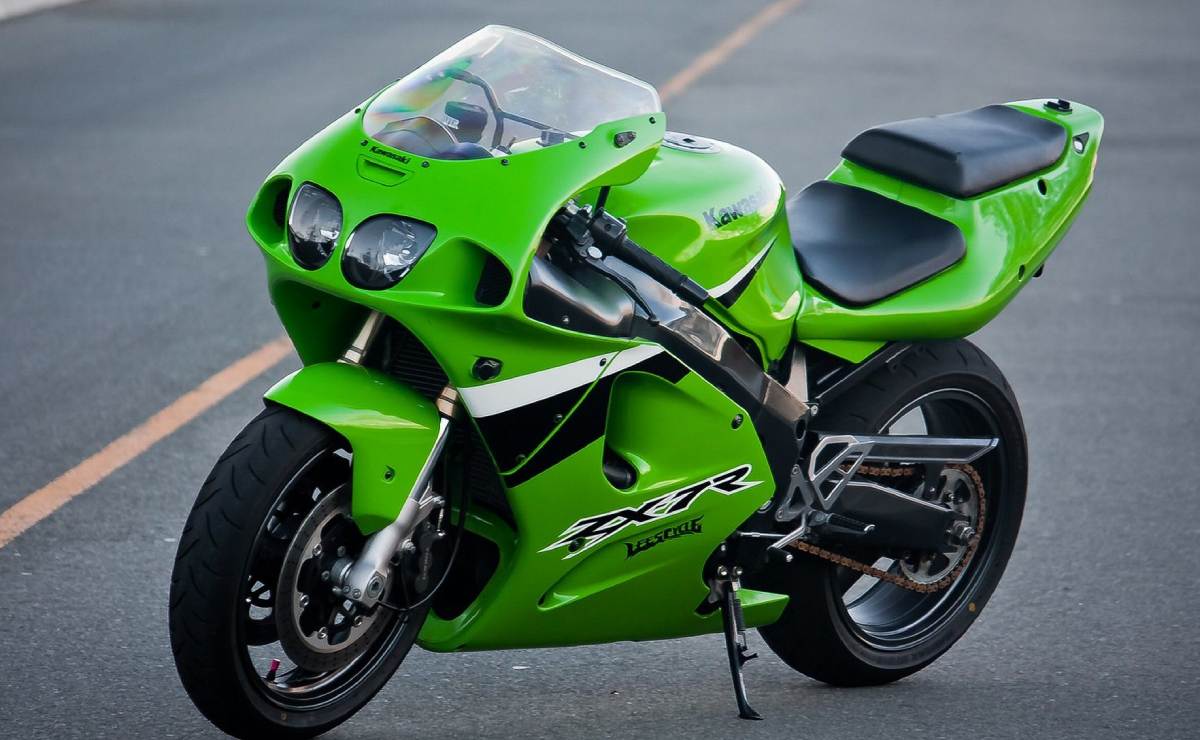 MDP kawasaki zx 7r Reviviendo la Edad de Oro del Mundial de Superbikes: Motos Icónicas de los 90 y 2000 Disponibles Hoy