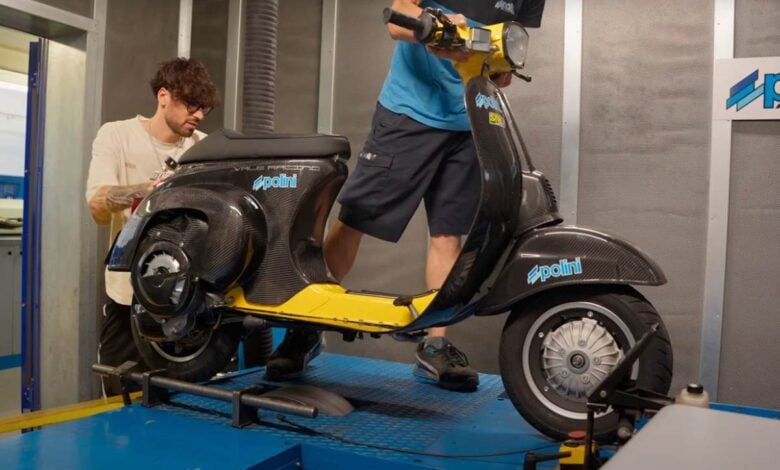 La Vespa 50: Pequeña en tamaño, grande en innovación y estilo MDP moto vespa carbonio 154 cc 1 La Vespa 50: Pequeña en tamaño, grande en innovación y estilo