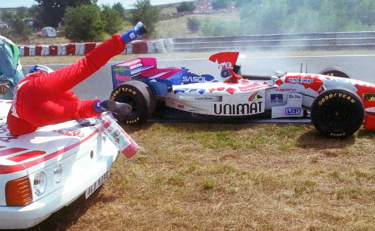 MDP piloto de f1 atropellado por auto de seguridad 1 El insólito accidente de Taki Inoue en la F1: Un giro sorprendente en el automovilismo