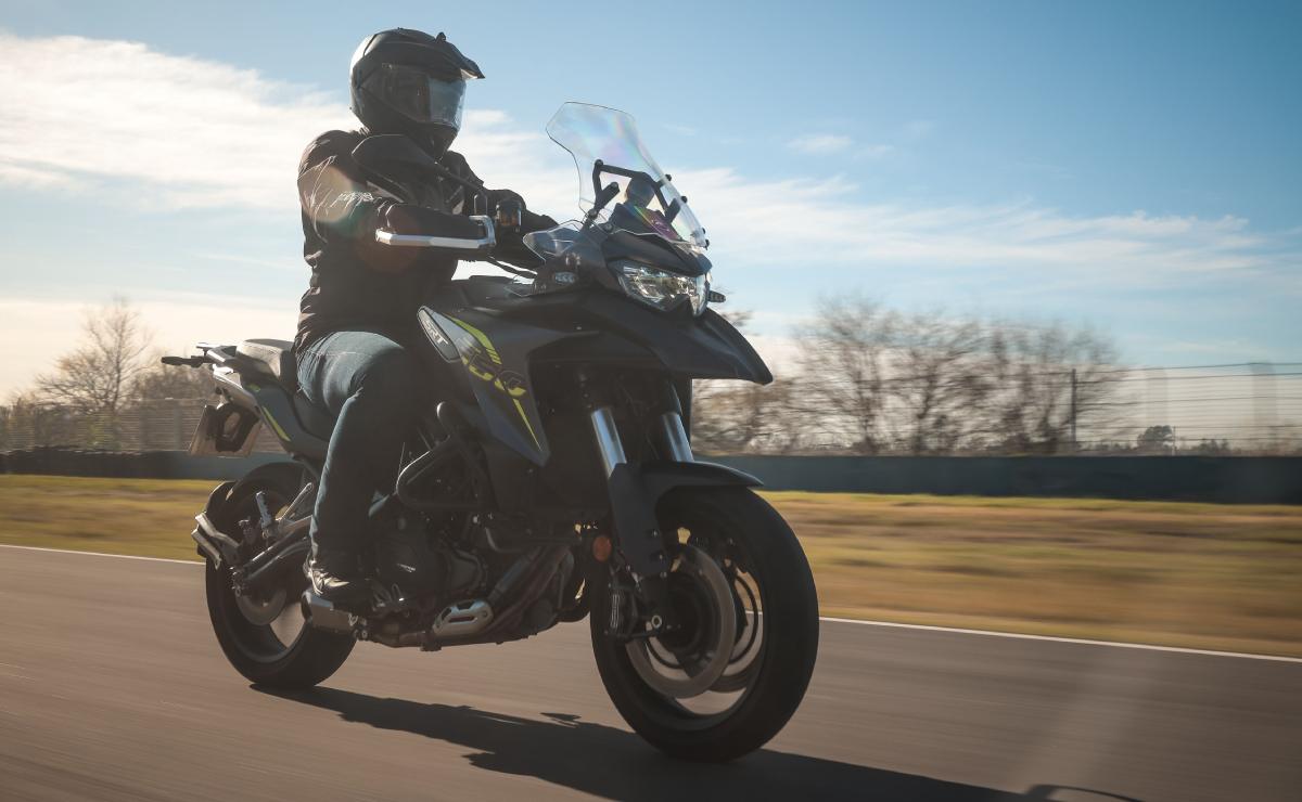 MDP qjmotor srt 550 guia de compra 1 2 ¿Cuál es la moto trail de media cilindrada más eficiente en consumo de combustible?