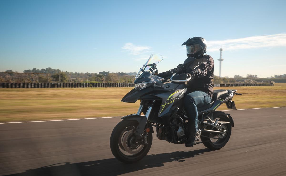 MDP qjmotor srt 550 guia de compra 2 ¿Es la QJMotor SRT 550 la Mejor Opción para Aventureros del Asfalto?