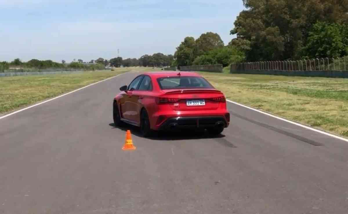MDP Audi RS3 5 Audi RS3: La Obra Maestra de la Ingeniería Alemana Que Revoluciona el Segmento