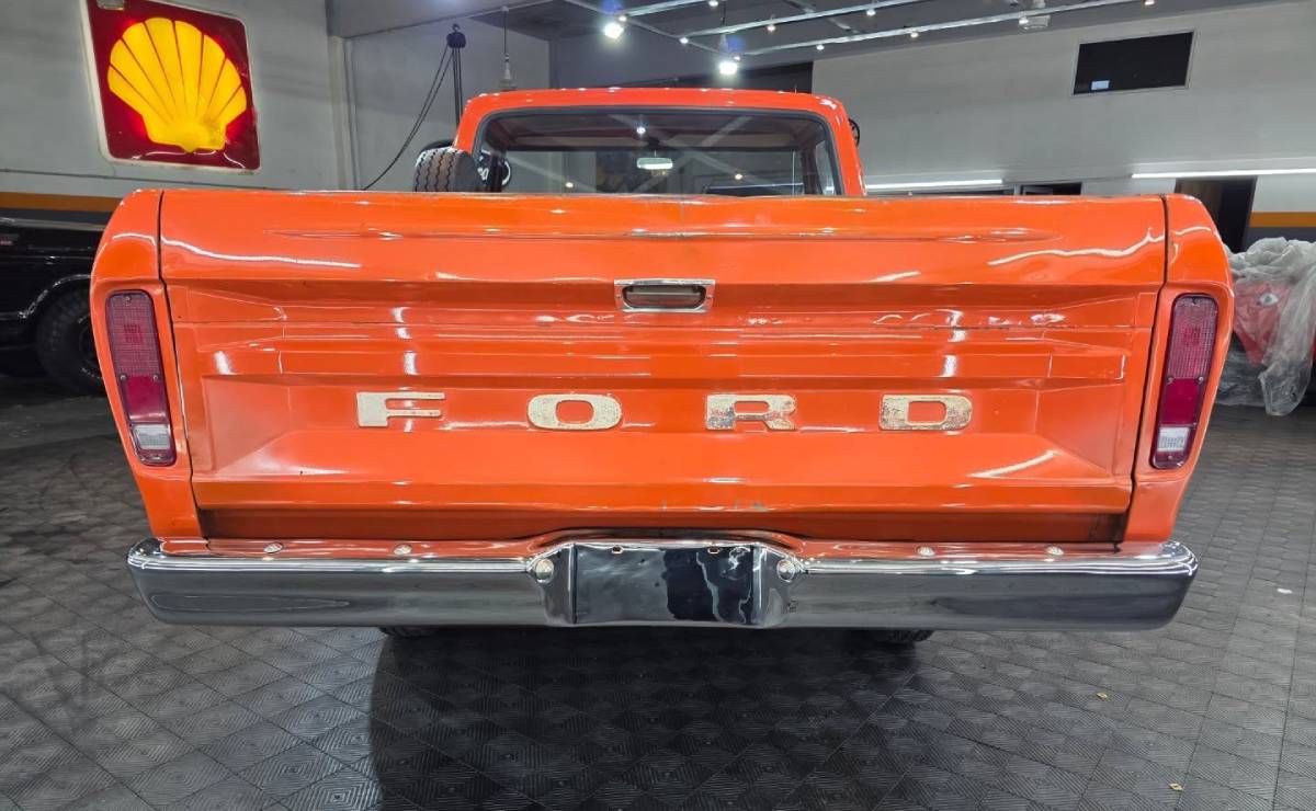 MDP Ford F 100 1980 cola Ford F-100 1980: Renacimiento de un Clásico en Naranja Estival