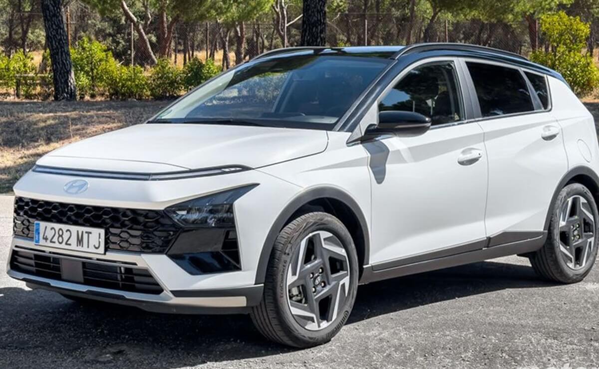 Hyundai Bayon: El SUV Subestimado que Ahora se Reinventa para Competir MDP Hyundai Bayon perfil Hyundai Bayon: El SUV Subestimado que Ahora se Reinventa para Competir