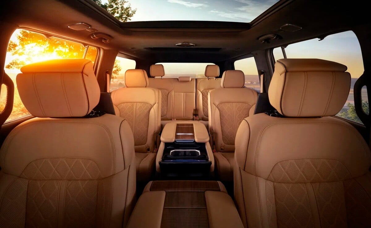 MDP Jeep Grand Wagoneer 2026 interior Jeep Grand Wagoneer 2026: El Regreso del Titán del Automovilismo