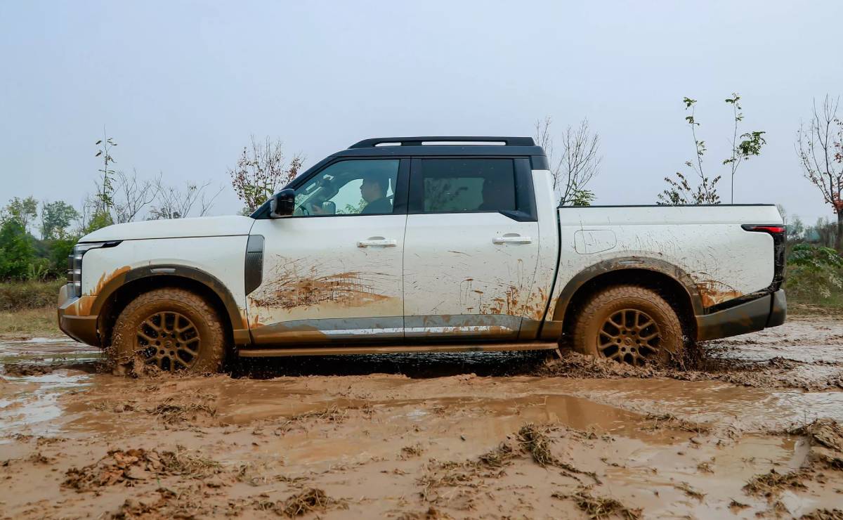 Nissan Frontier Pro: La Nueva Competidora en el Segmento de Pick-ups Medianas MDP Nissan Frontier Pro accion perfil Nissan Frontier Pro: La Nueva Competidora en el Segmento de Pick-ups Medianas