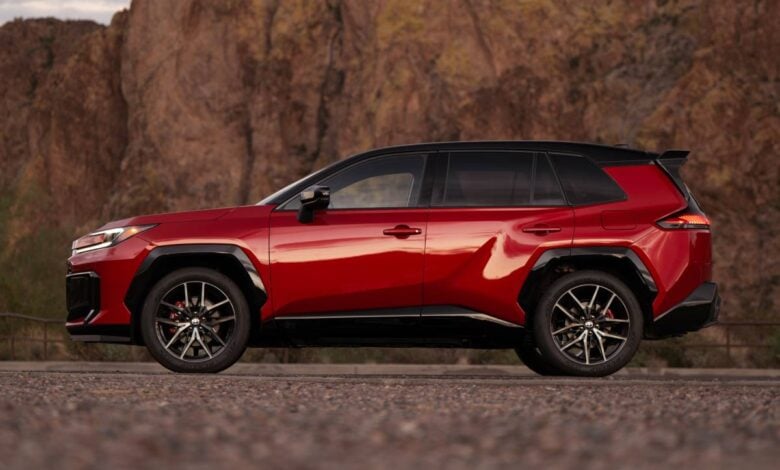 ¿Está la Nueva Toyota RAV4 Lista para Reinventar el Segmento de los SUV? MDP Nueva Toyota RAV 4 GR Sport perfil ¿Está la Nueva Toyota RAV4 Lista para Reinventar el Segmento de los SUV?